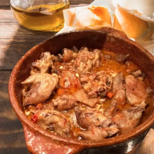 Manitas de cerdo a la cazuela